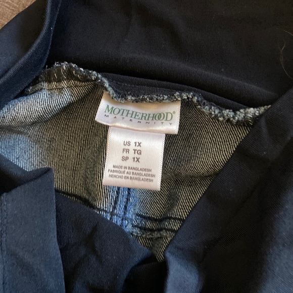 Plus size maternity capris - Picture 3 of 3